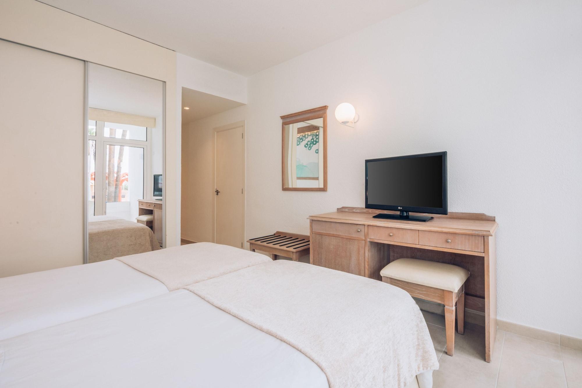 อิเบโรสตาร์ ลาส ดาเลียส Hotel Costa Adeje  ภายนอก รูปภาพ